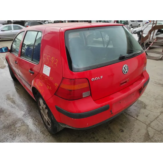 VOLKSWAGEN GOLF IV BERLINA (1J1) '1998 1.4 16V ROJO