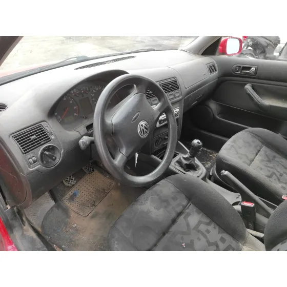 VOLKSWAGEN GOLF IV BERLINA (1J1) '1998 1.4 16V ROJO