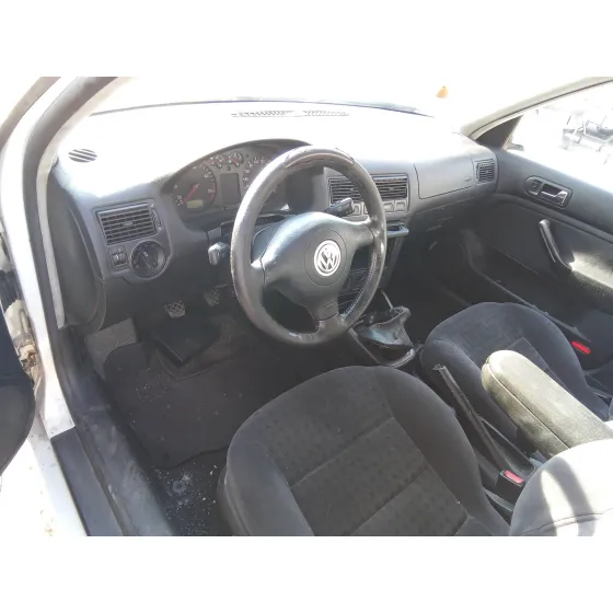 VOLKSWAGEN GOLF IV BERLINA (1J1) '1998 1.9 TDI BLANCO