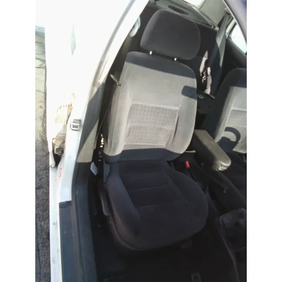 VOLKSWAGEN GOLF IV BERLINA (1J1) '1998 1.9 TDI BLANCO