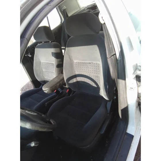VOLKSWAGEN GOLF IV BERLINA (1J1) '1998 1.9 TDI BLANCO