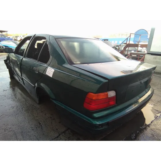 BMW SERIE 3 BERLINA (E36) '1996 2.5 24V CAT VERDE