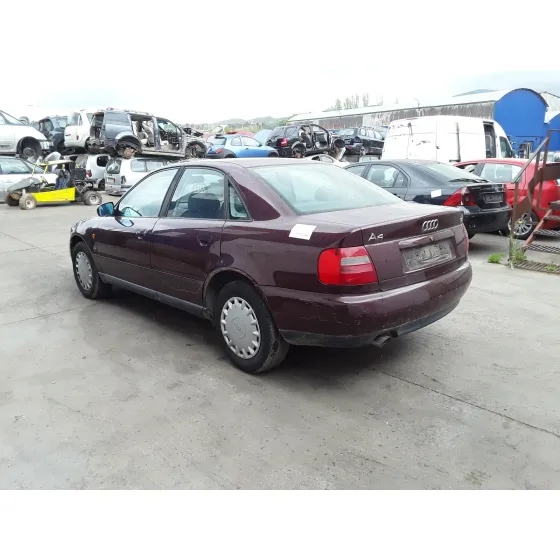 AUDI A4 BERLINA (B5) '1997 * BERENJENA