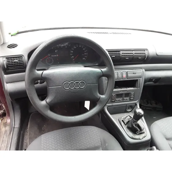 AUDI A4 BERLINA (B5) '1997 * BERENJENA