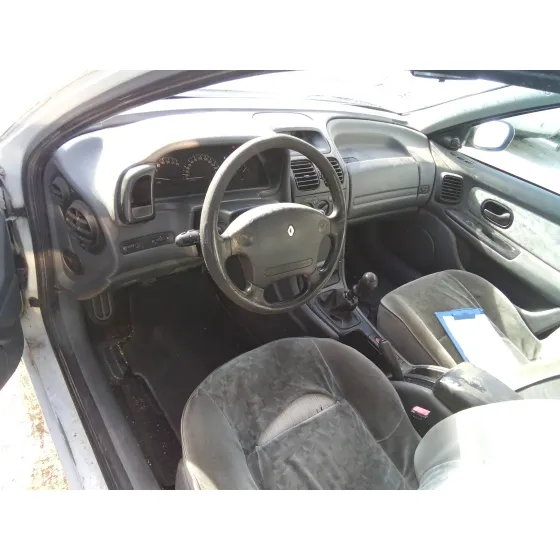 RENAULT LAGUNA (B56) '1998 2.0 BLANCO