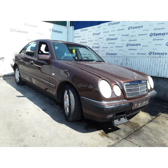 MERCEDES CLASE E (W210) BERLINA '1998 2.0 16V CAT MARRON