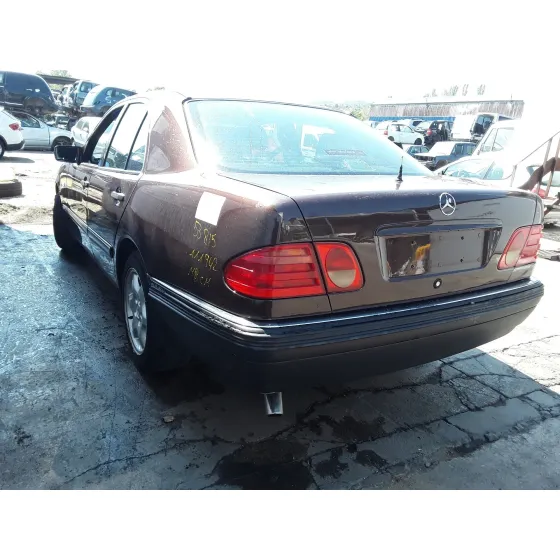 MERCEDES CLASE E (W210) BERLINA '1998 2.0 16V CAT MARRON