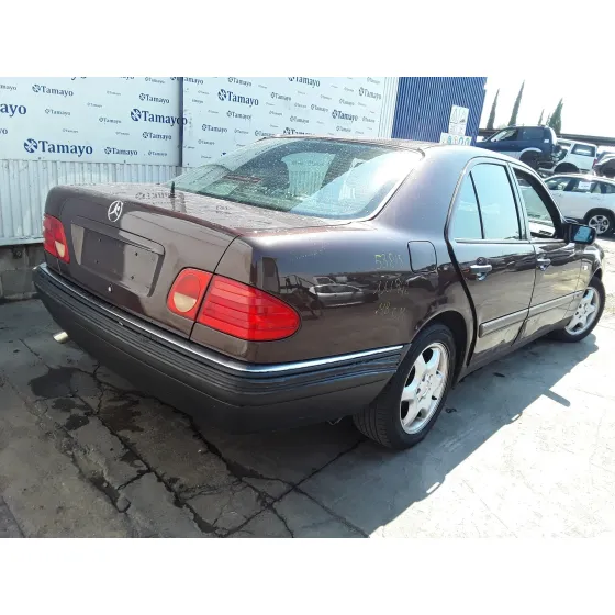MERCEDES CLASE E (W210) BERLINA '1998 2.0 16V CAT MARRON