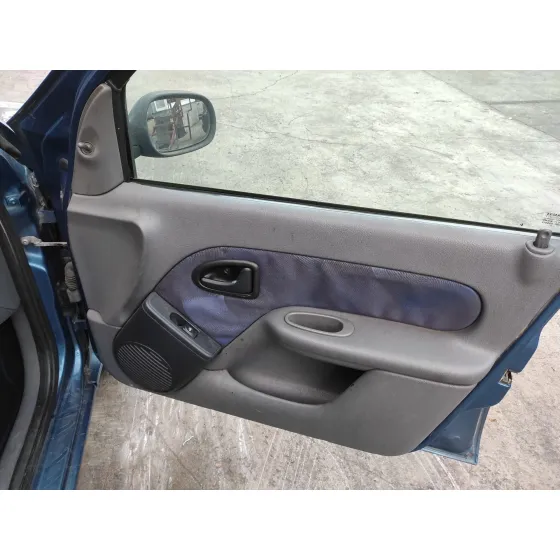 RENAULT CLIO II FASE I (B/CBO) '1999 1.2 AZUL
