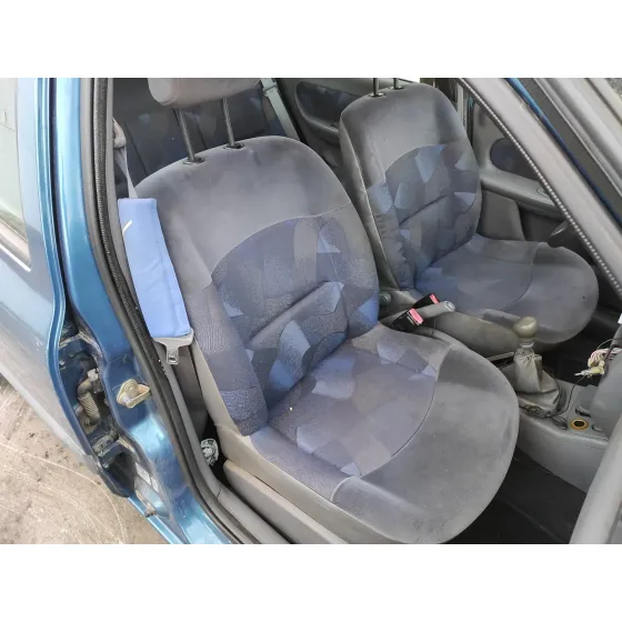 RENAULT CLIO II FASE I (B/CBO) '1999 1.2 AZUL