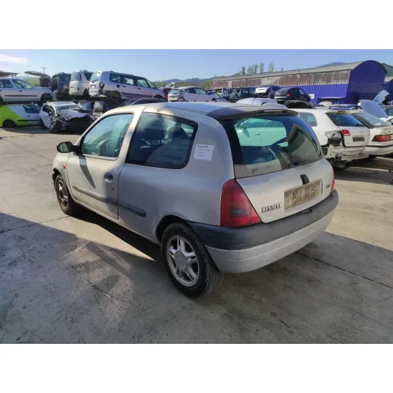 RENAULT CLIO II FASE I (B/CBO) '2000 1.4 16V PLATA