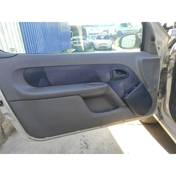 RENAULT CLIO II FASE I (B/CBO) '2000 1.4 16V PLATA