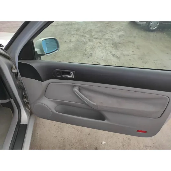 VOLKSWAGEN GOLF IV BERLINA (1J1) '2000 1.6 PLATA