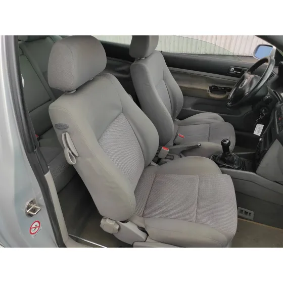 VOLKSWAGEN GOLF IV BERLINA (1J1) '2000 1.6 PLATA