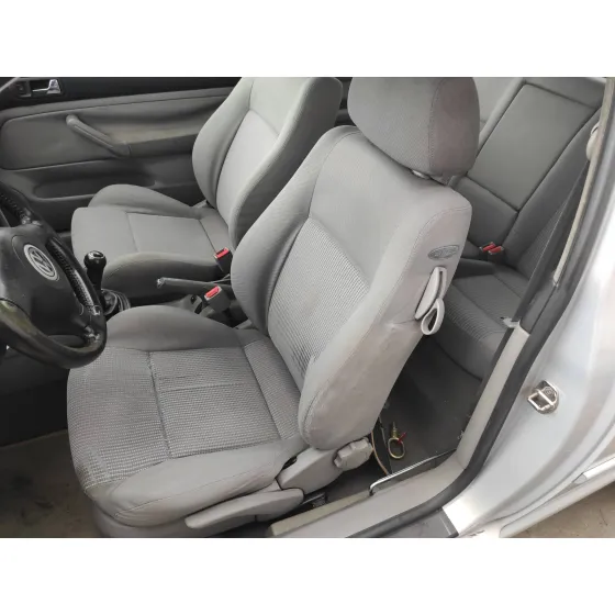 VOLKSWAGEN GOLF IV BERLINA (1J1) '2000 1.6 PLATA