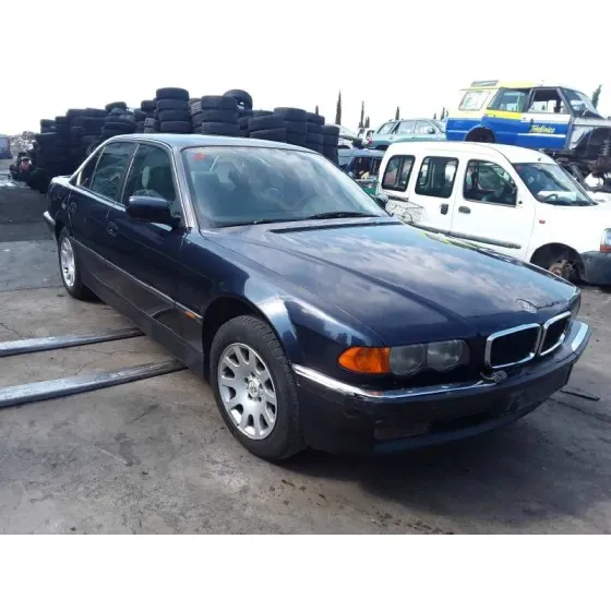BMW SERIE 7 (E38) '1999 728I AZUL MARINO