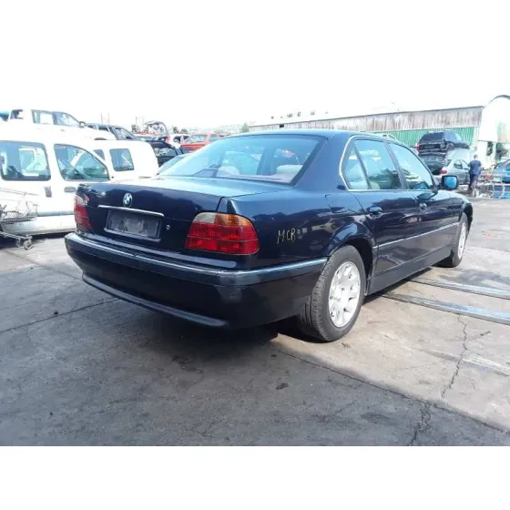 BMW SERIE 7 (E38) '1999 728I AZUL MARINO