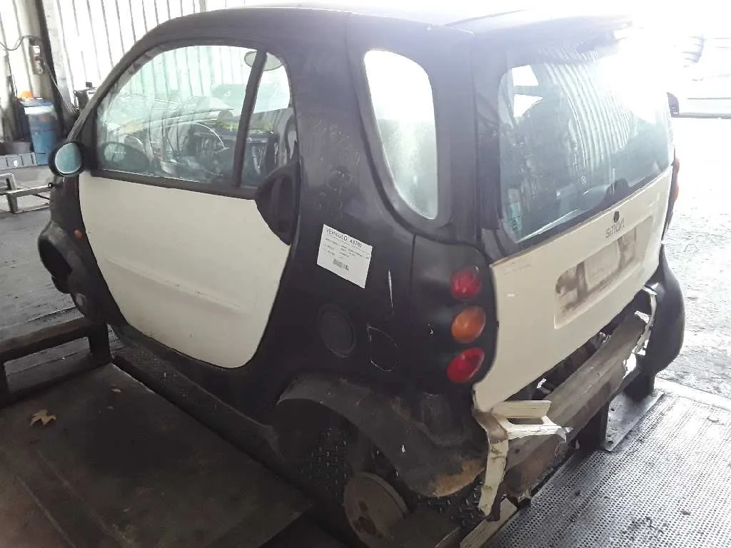 SMART MICRO COMPACT CAR SMART MICRO COMPACT CAR '2000 600CC CREMA 2000