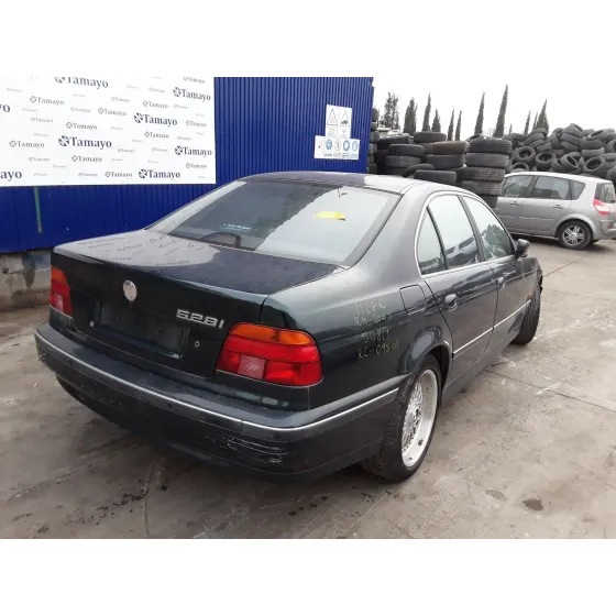 BMW SERIE 5 BERLINA (E39) '1997 528I VERDE