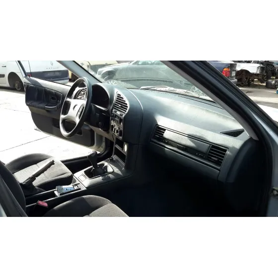 BMW SERIE 3 BERLINA (E36) '1994 1.8 16V CAT PLATA