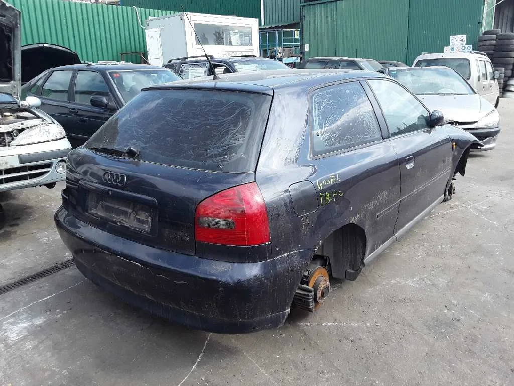 AUDI A3 (8L) '2000 1.9 TDI AZUL
