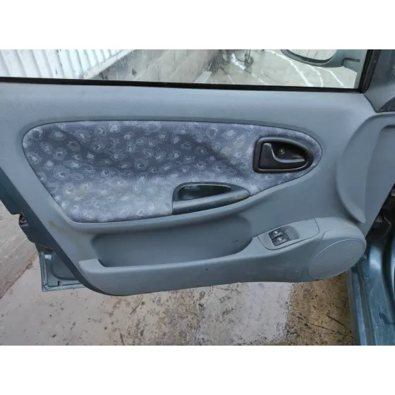 RENAULT MEGANE I BERLINA HATCHBACK (BA0) '1998 1.6 VERDE