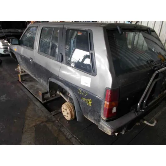NISSAN TERRANO (WD21) '1992 2.7 TURBODIESEL GRIS