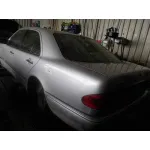 MERCEDES-BENZ CLASE E (W210) BERLINA MERCEDES CLASE E (W210) BERLINA '1997 * GRIS 1995