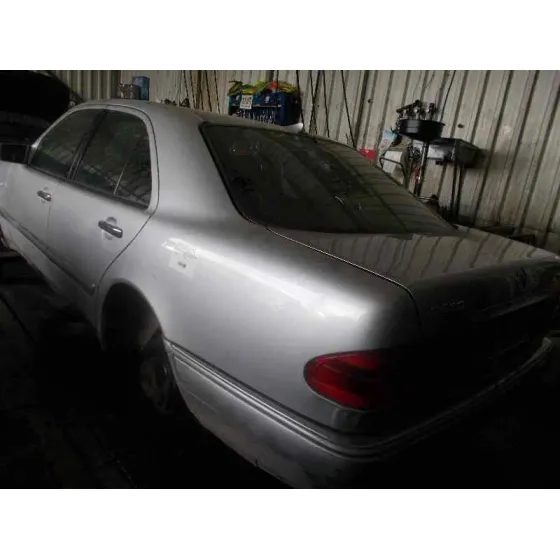 MERCEDES CLASE E (W210) BERLINA '1997 * GRIS