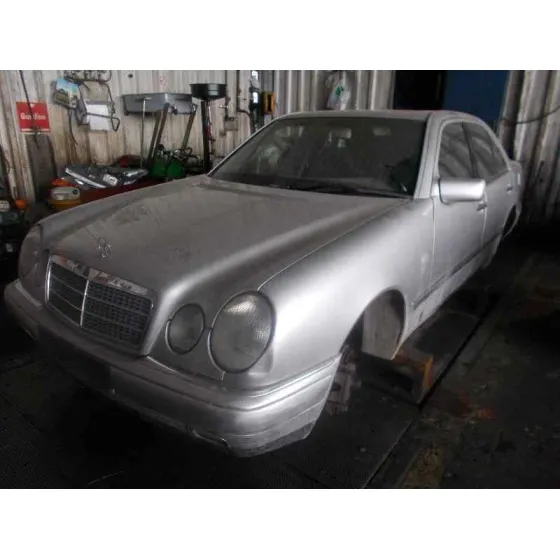 MERCEDES CLASE E (W210) BERLINA '1997 * GRIS