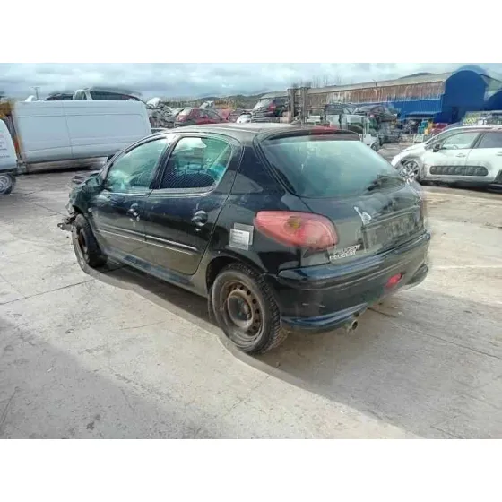 PEUGEOT 206 BERLINA '2008 * NEGRO