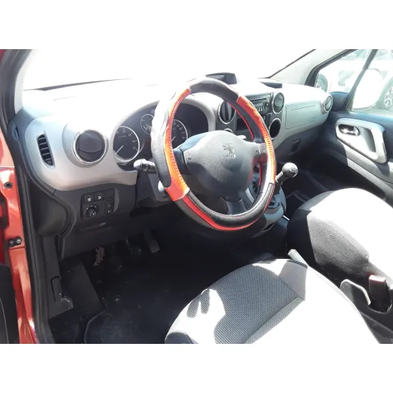 PEUGEOT PARTNER KOMBI '2011 * ROJO