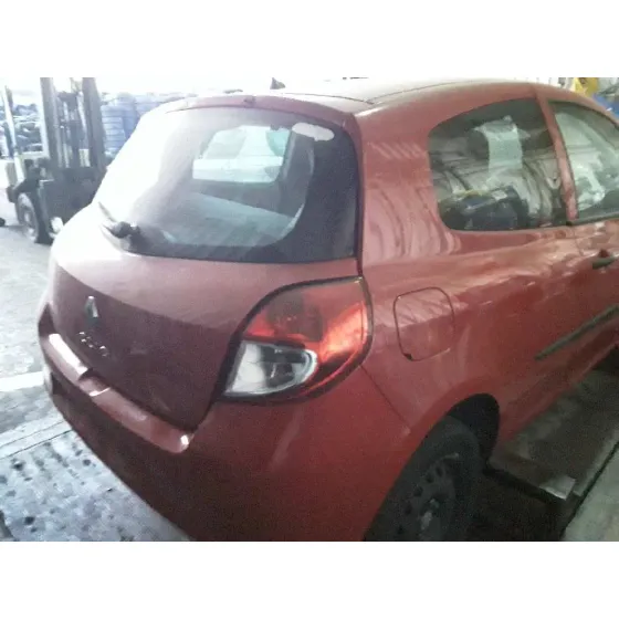 RENAULT CLIO III '2011 1.2 16V ROJO