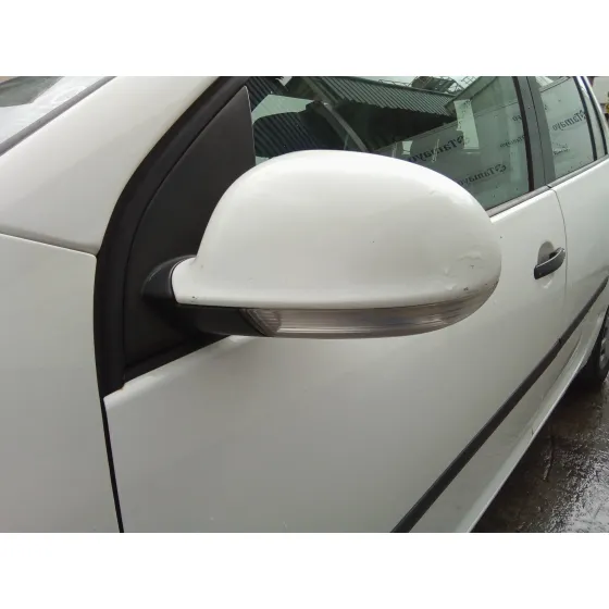 VOLKSWAGEN GOLF V BERLINA (1K1) '2005 BLANCO
