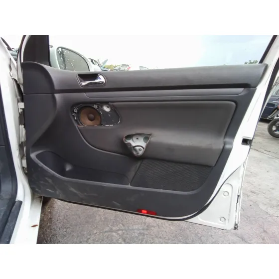 VOLKSWAGEN GOLF V BERLINA (1K1) '2005 BLANCO