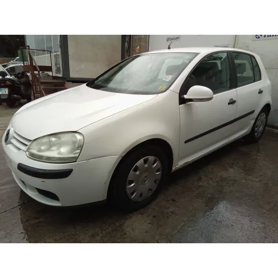 VOLKSWAGEN GOLF V BERLINA (1K1) '2005 BLANCO