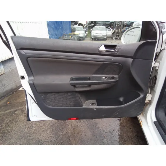 VOLKSWAGEN GOLF V BERLINA (1K1) '2005 BLANCO