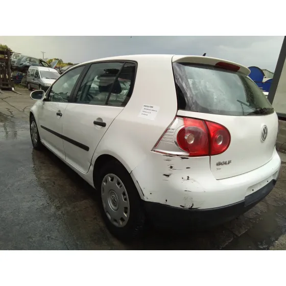 VOLKSWAGEN GOLF V BERLINA (1K1) '2005 BLANCO
