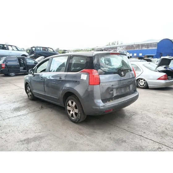 PEUGEOT 5008 '2011 *