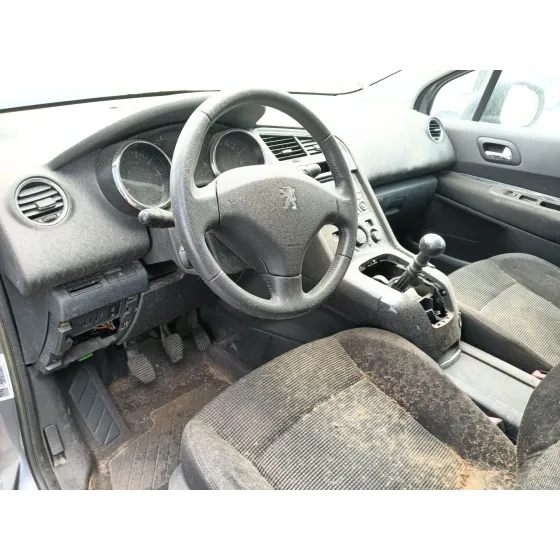 PEUGEOT 5008 '2011 *