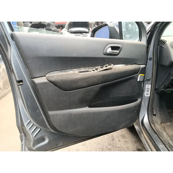 PEUGEOT 5008 '2011 *