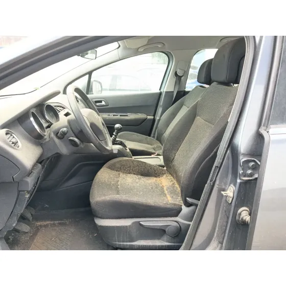 PEUGEOT 5008 '2011 *