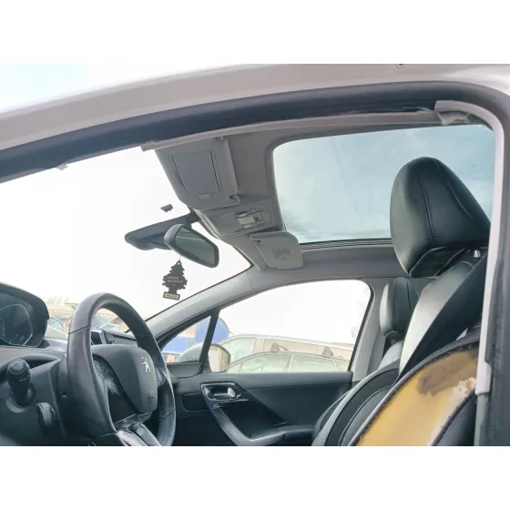 Peugeot 208 I (CA_, CC_) 2012