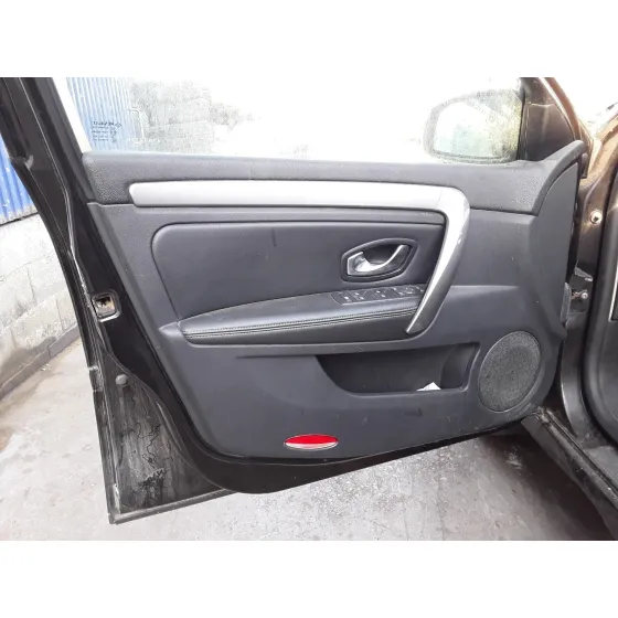 RENAULT LAGUNA GRANDTOUR III '2012 DCI FAP NEGRO
