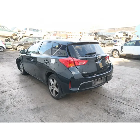 Toyota AURIS (_E18_) 2012