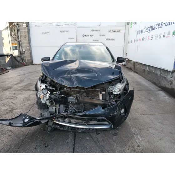 Toyota AURIS (_E18_) 2012