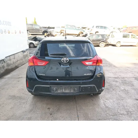 Toyota AURIS (_E18_) 2012