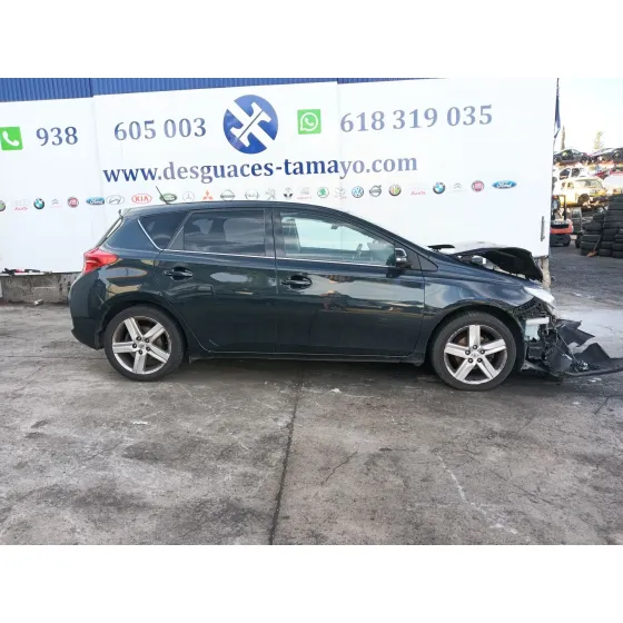 Toyota AURIS (_E18_) 2012
