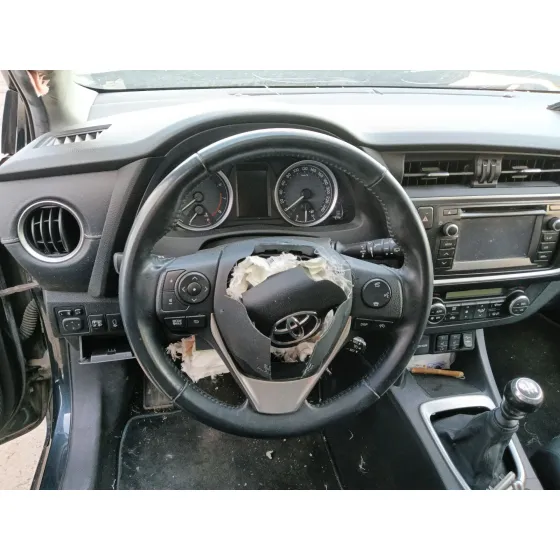 Toyota AURIS (_E18_) 2012