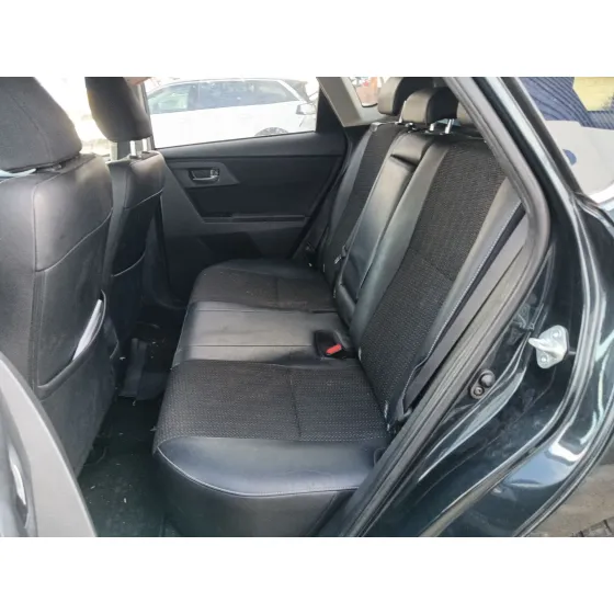 Toyota AURIS (_E18_) 2012
